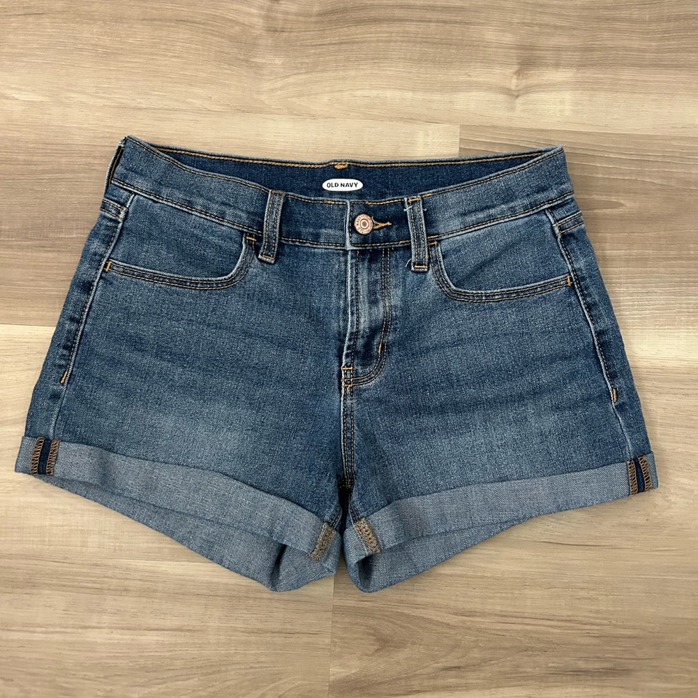 Old Navy Mid-Waisted 2.5in inseam shorts